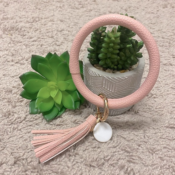 Keychain Bangle/Wristlet - Picture 2 of 3